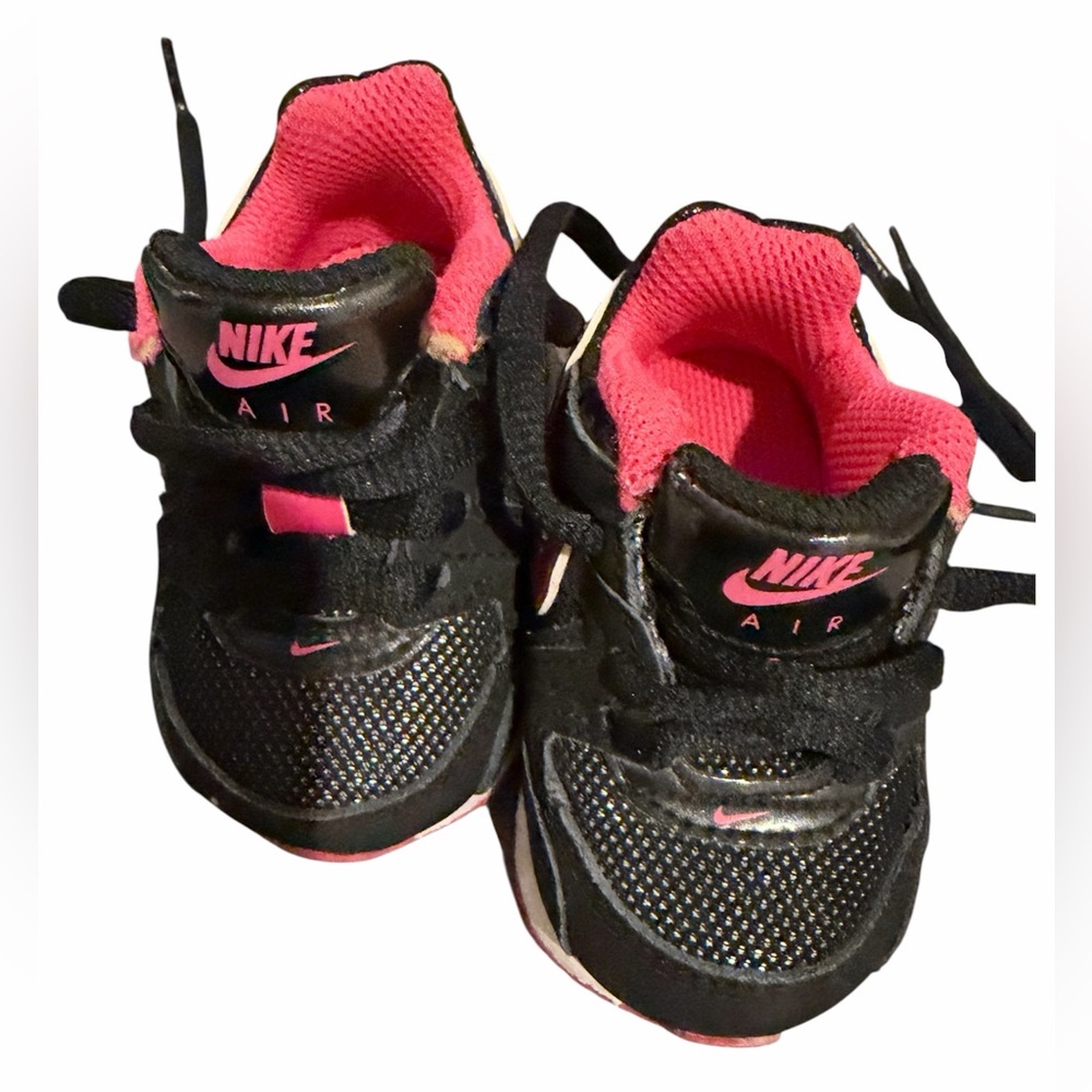 Nike Air Kids Sneakers in Black and Hot Pink